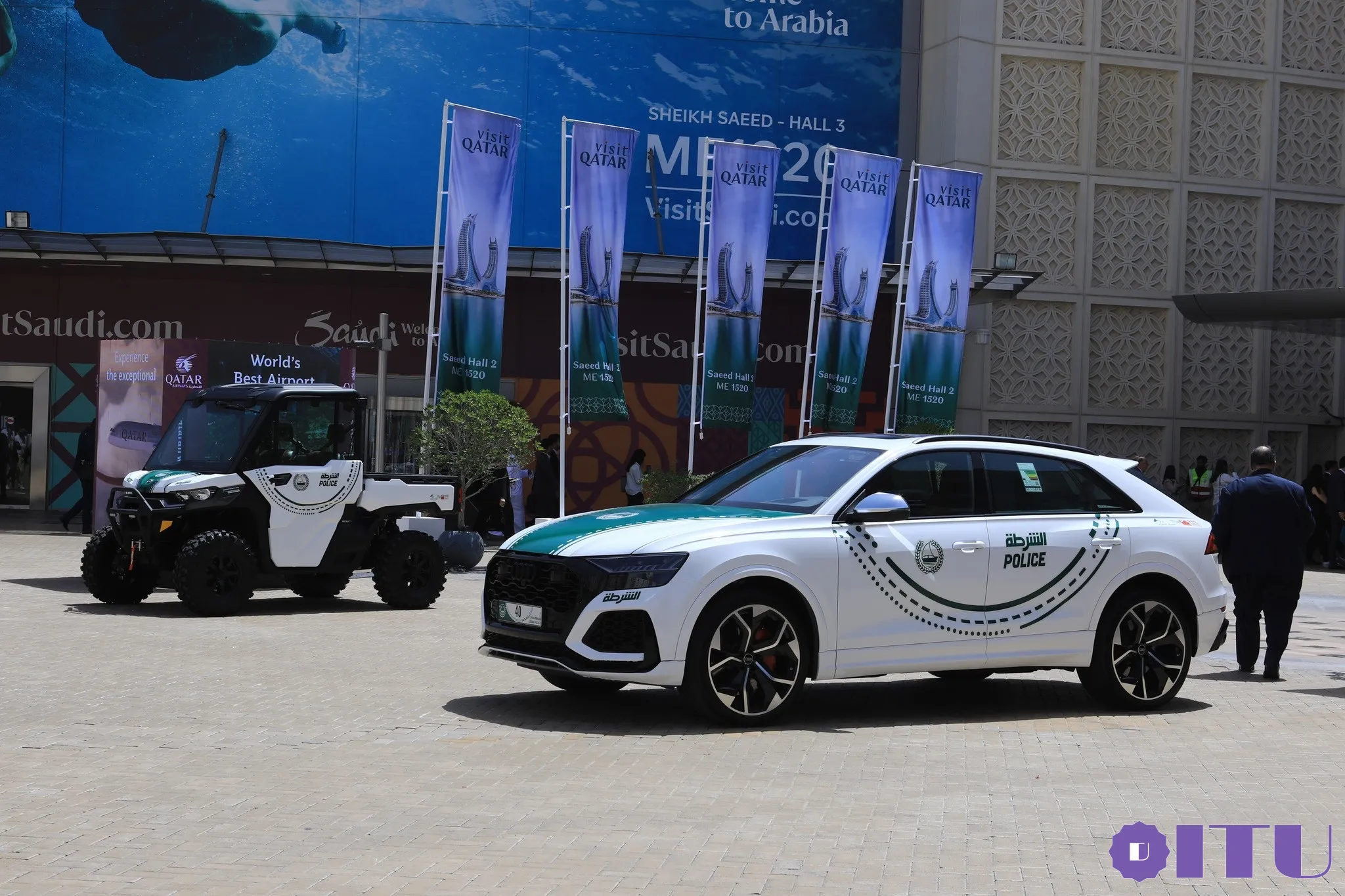 police, dubai, dubai police, tesla, cybertruck, tesla cybertruck, elon musk, audi, rs q8, alfa romeo, stelvio, giulia, quadrifoglio anh 4