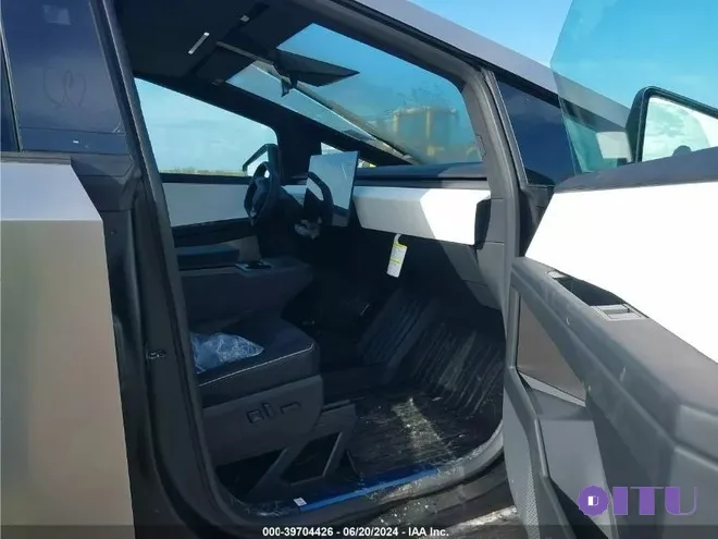 Buying a used Tesla Cybertruck: Potential risk or bargain opportunity?- Photo 5.